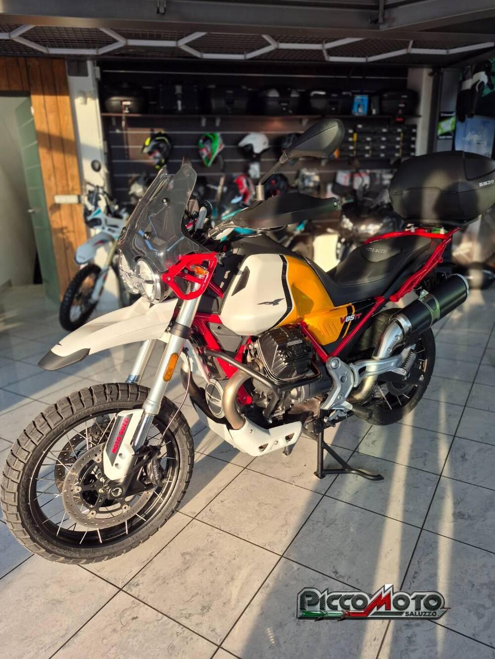 Moto Guzzi V85 TT (2021 - 23) (7)