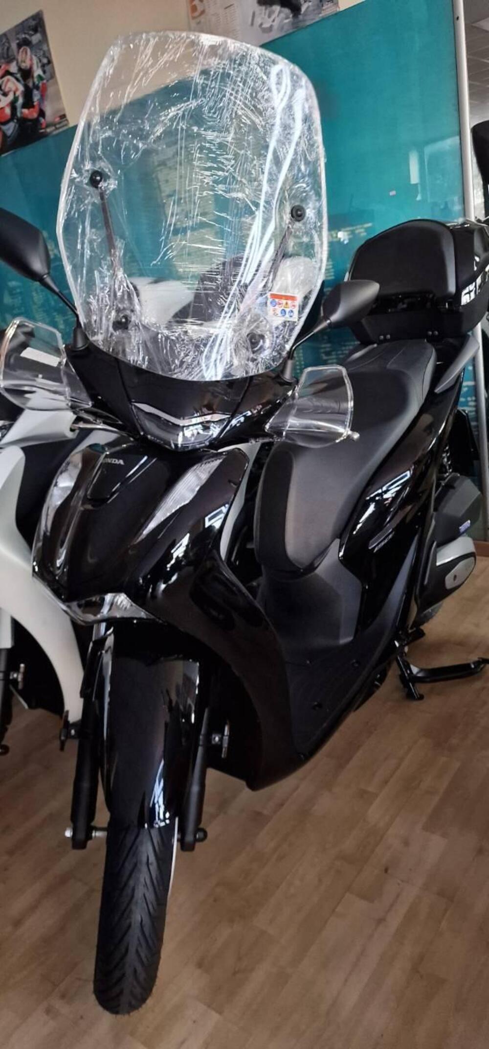 Honda SH 150i (2024 - 25) (4)