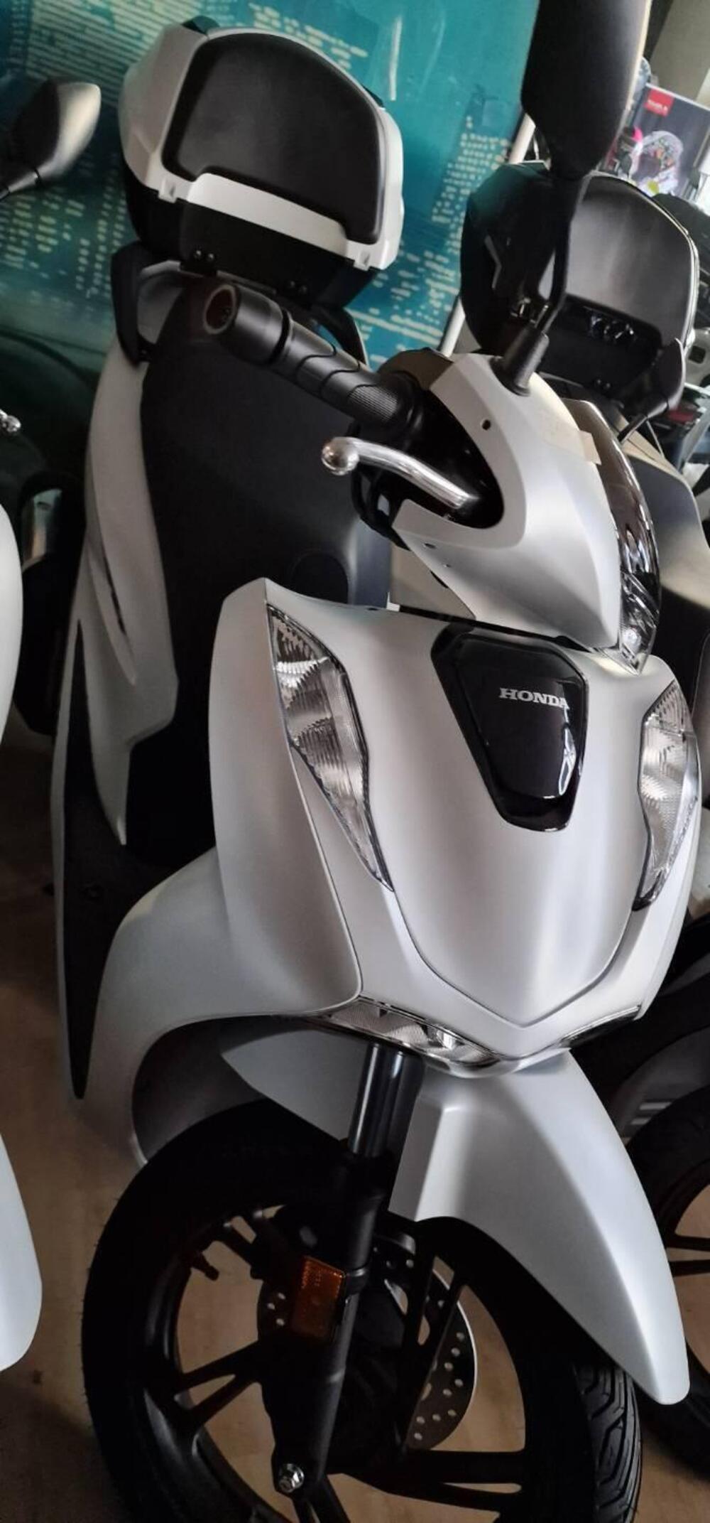 Honda SH 125i (2024 - 25) (3)