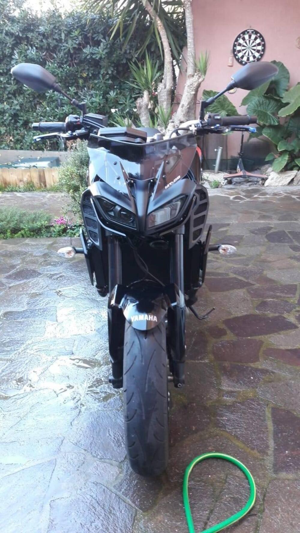 Yamaha MT-09 (2017 - 20) (2)