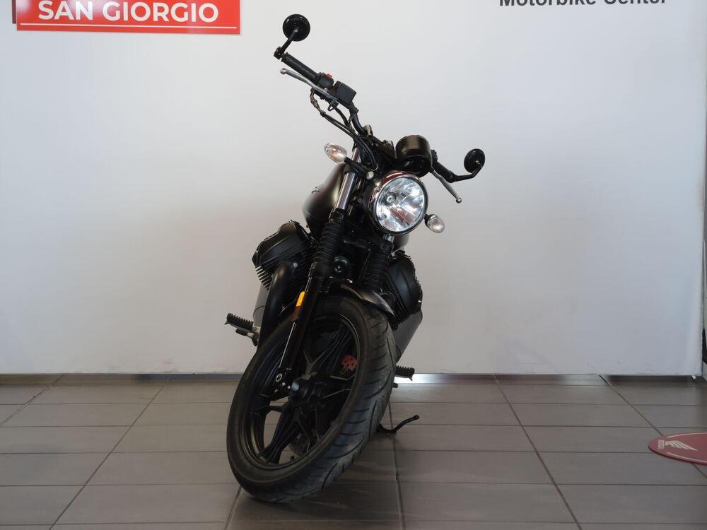 Moto Guzzi V7 III Stone (2017 - 20) (2)