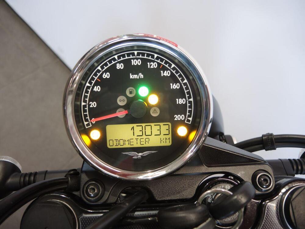 Moto Guzzi V7 III Stone (2017 - 20) (4)