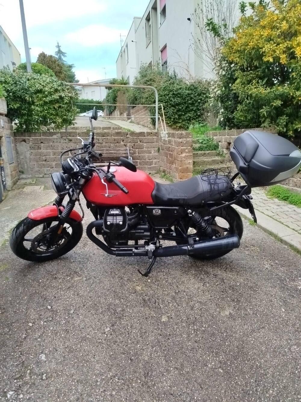 Moto Guzzi V7 Stone (2021 - 24) (2)