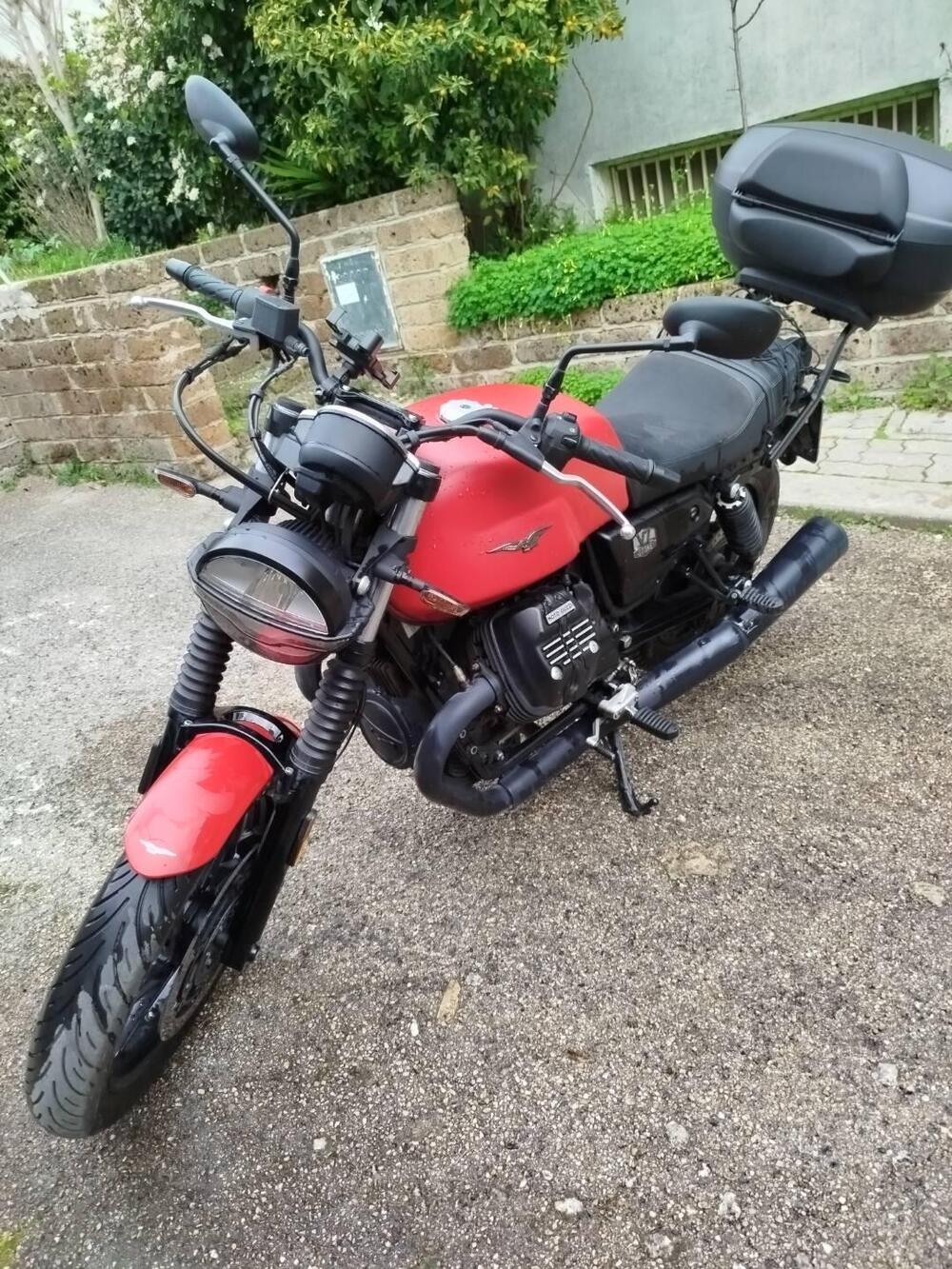 Moto Guzzi V7 Stone (2021 - 24) (6)