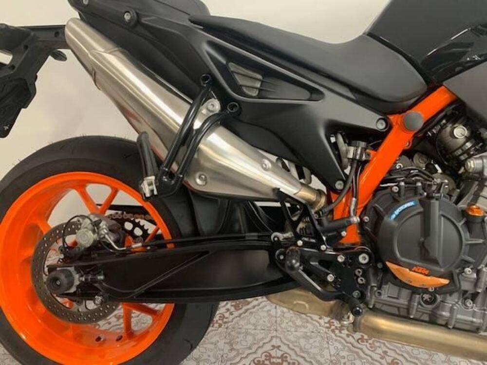 KTM 890 Duke R (2022 - 23) (4)