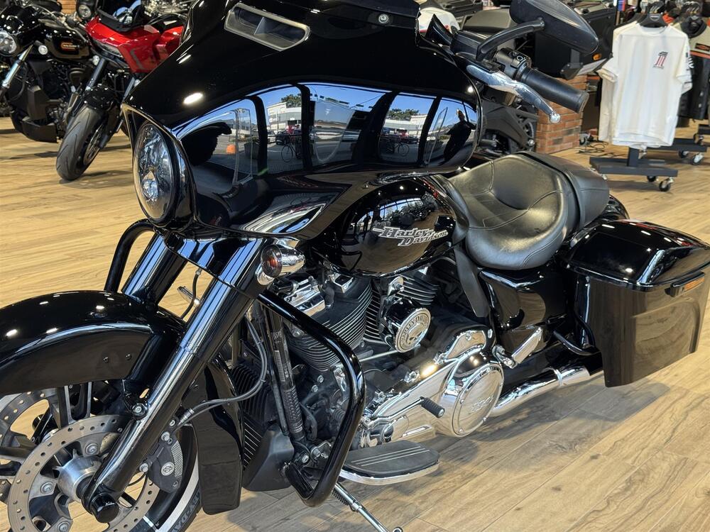 Harley-Davidson 107 Street Glide (2017 - 19) - FLHX (2)