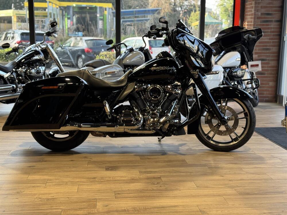 Harley-Davidson 107 Street Glide (2017 - 19) - FLHX (4)