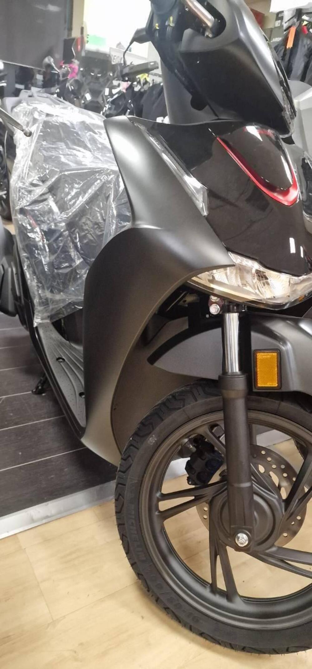 Honda SH 125 Sport (2026) (2)