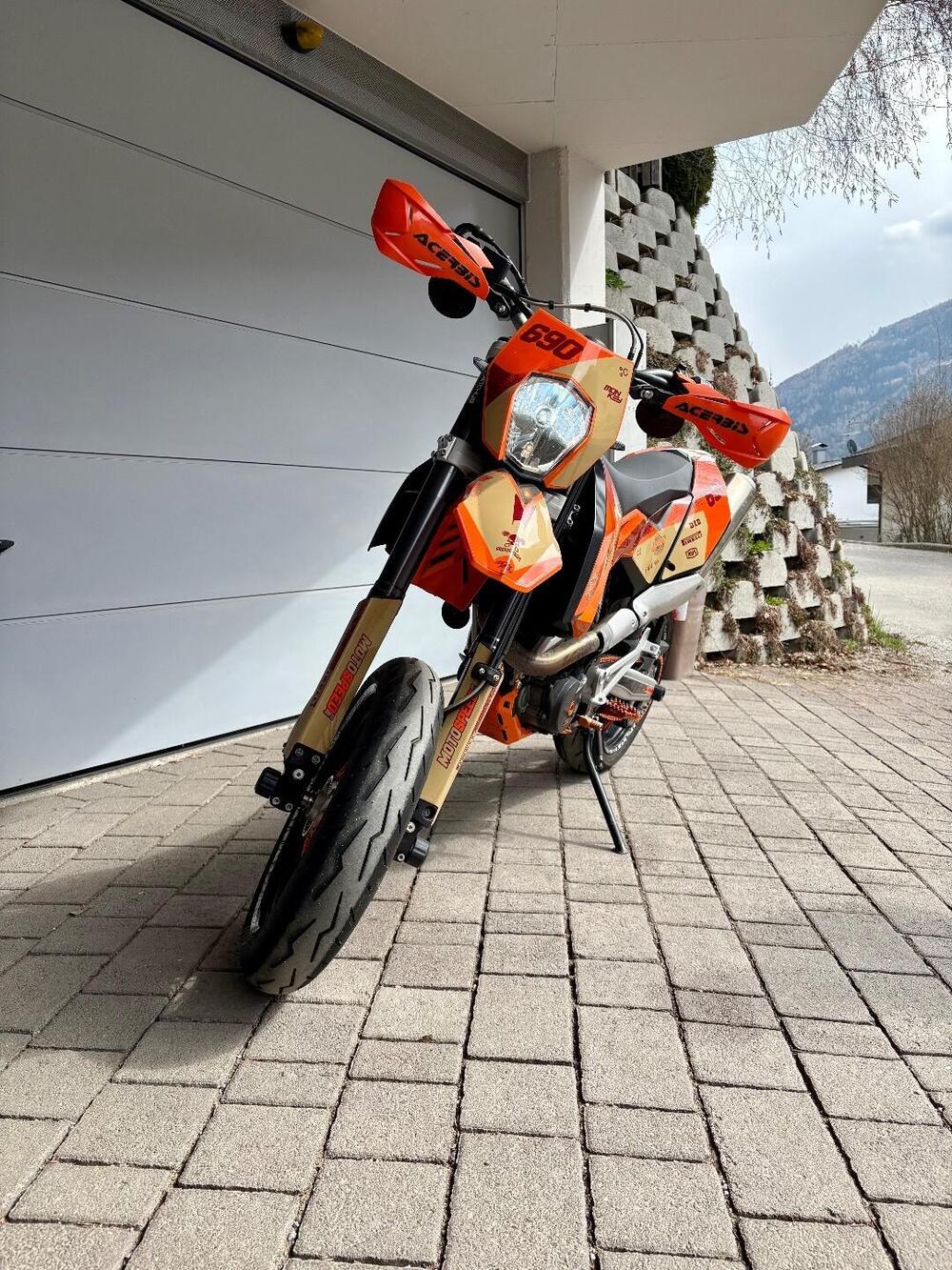 KTM 690 SMC (2008- 11) (2)