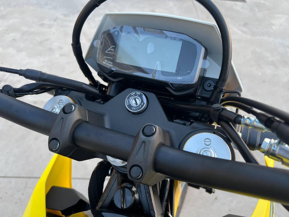 Suzuki DR-Z4S (2025 - 26) (5)