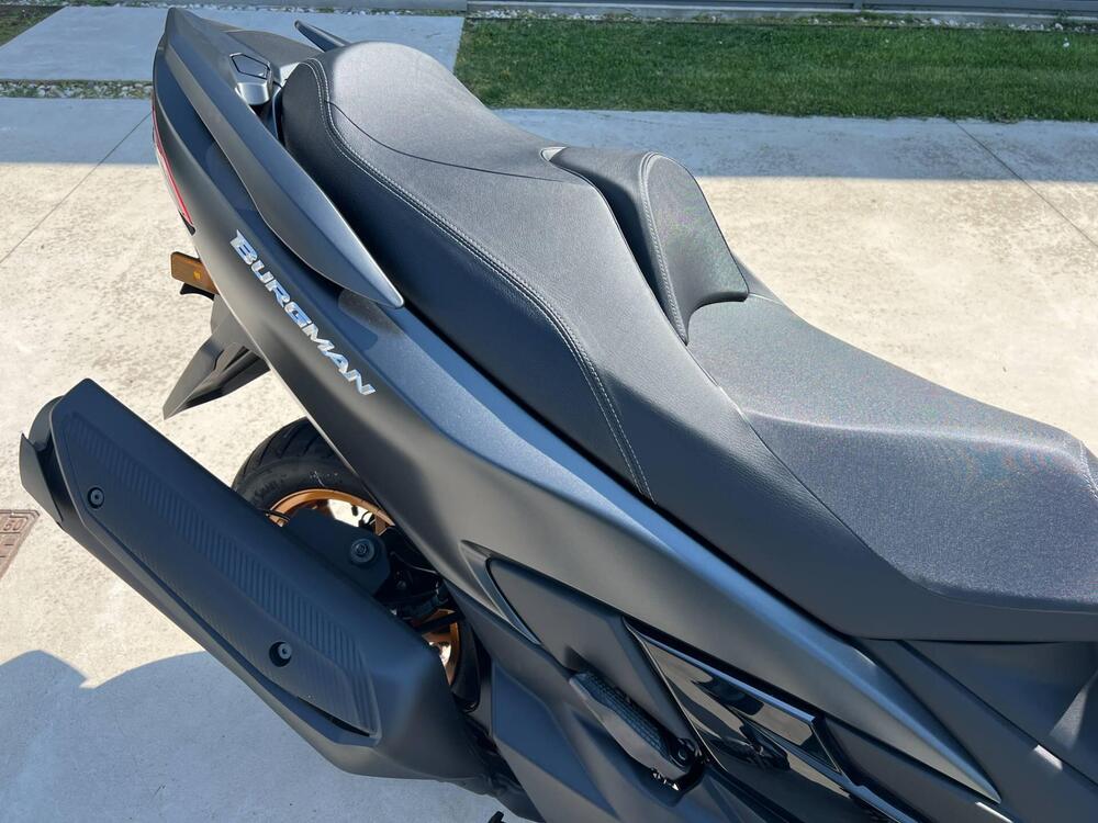 Suzuki Burgman 400 (2025 - 26) (3)