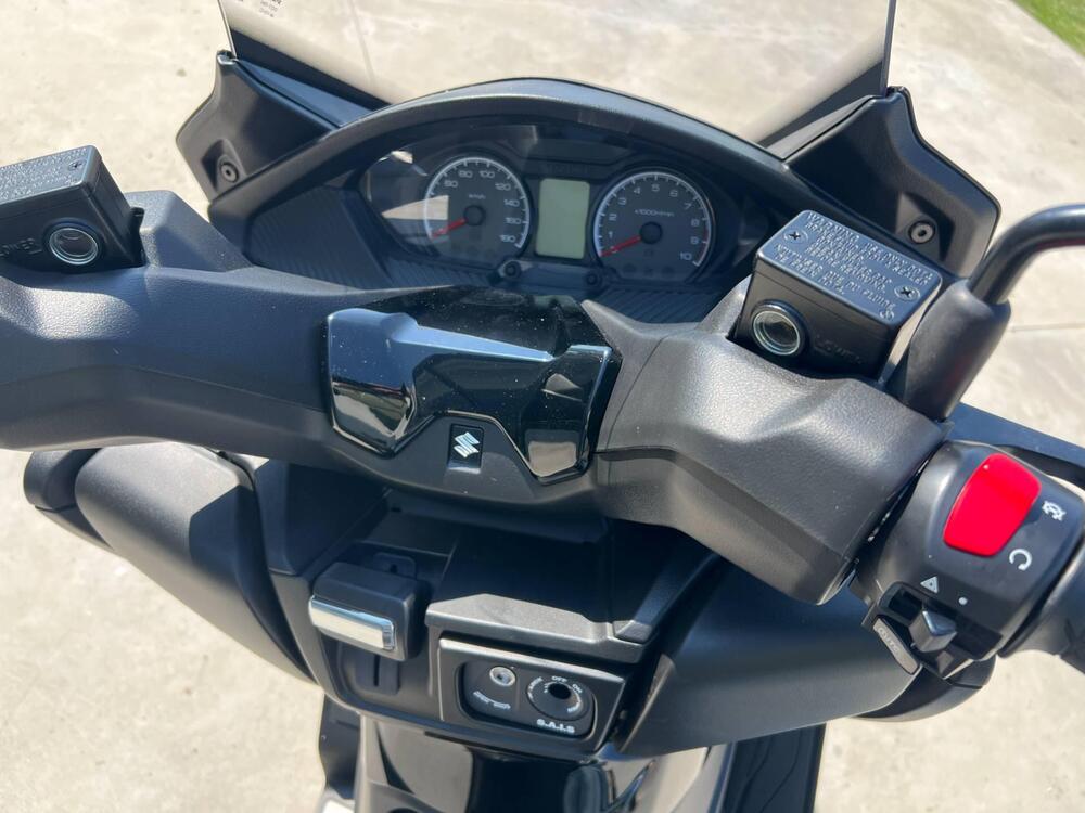 Suzuki Burgman 400 (2025 - 26) (4)