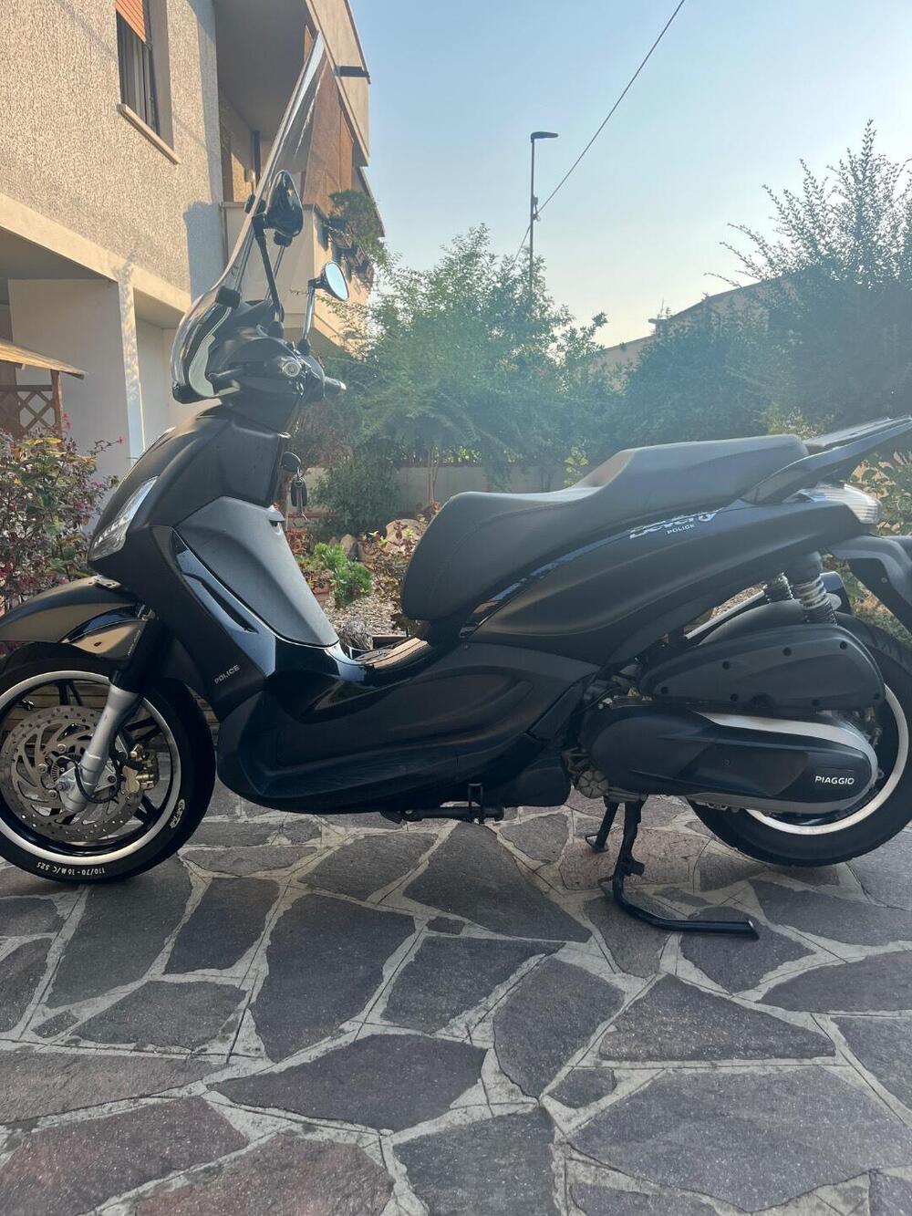 Piaggio Beverly 350 Police ABS-ASR (2018 - 20) (3)