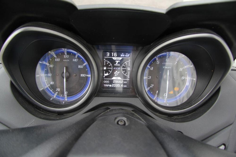 Yamaha T-Max 560 Tech Max (2021) (5)
