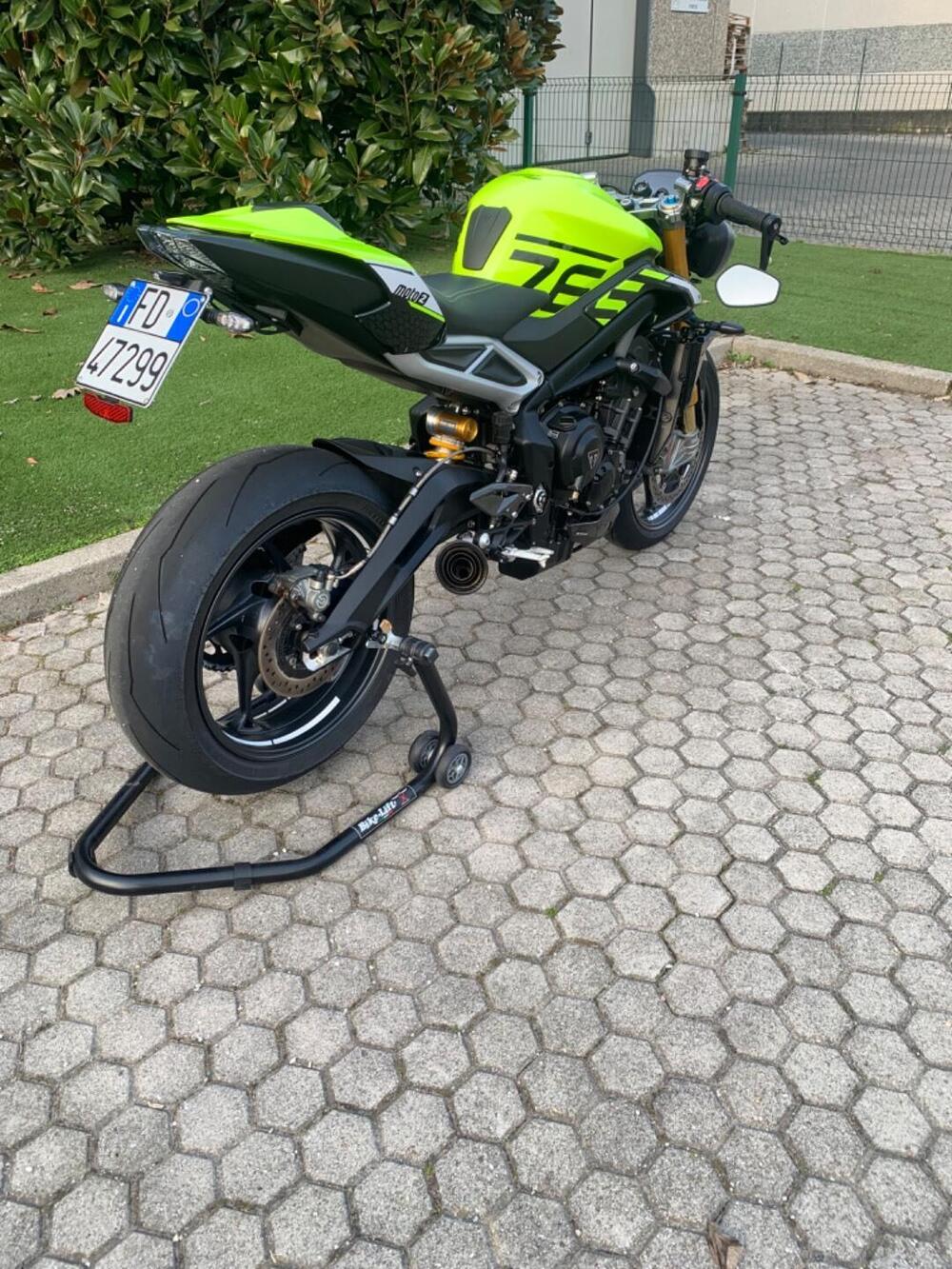 Triumph Street Triple 765 Moto2 Edition (2023 - 24) (3)