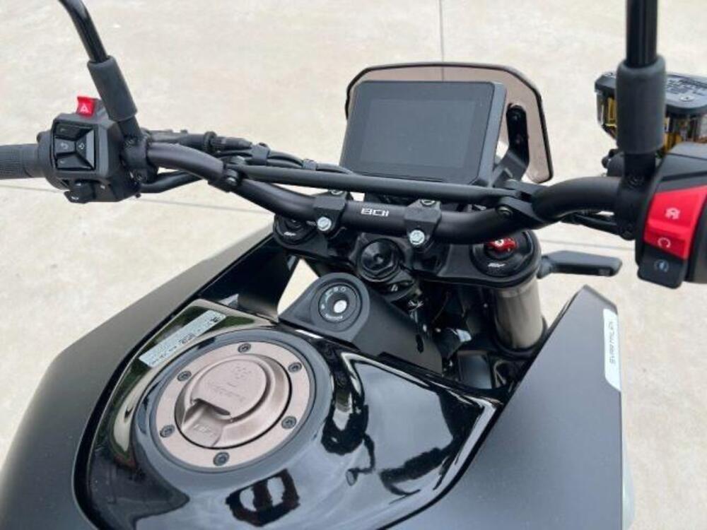 Husqvarna Svartpilen 801 (2024 - 26) (2)