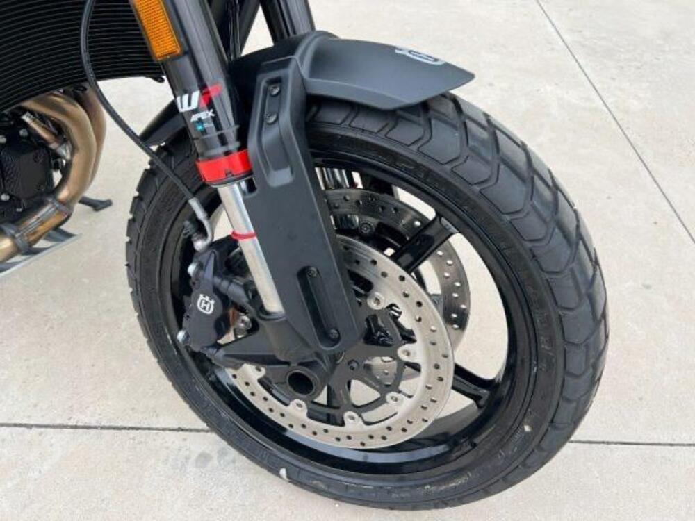 Husqvarna Svartpilen 801 (2024 - 26) (4)