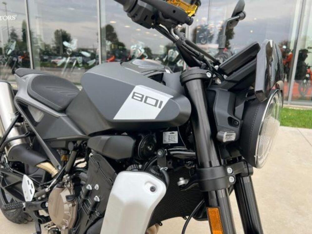 Husqvarna Svartpilen 801 (2024 - 26) (5)