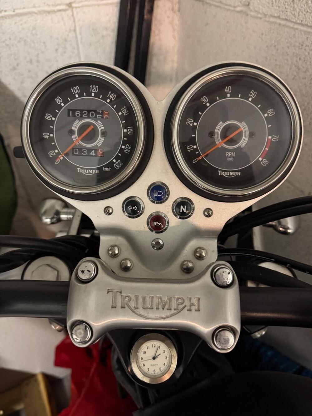 Triumph Bonneville T100 (2001 - 07) (2)