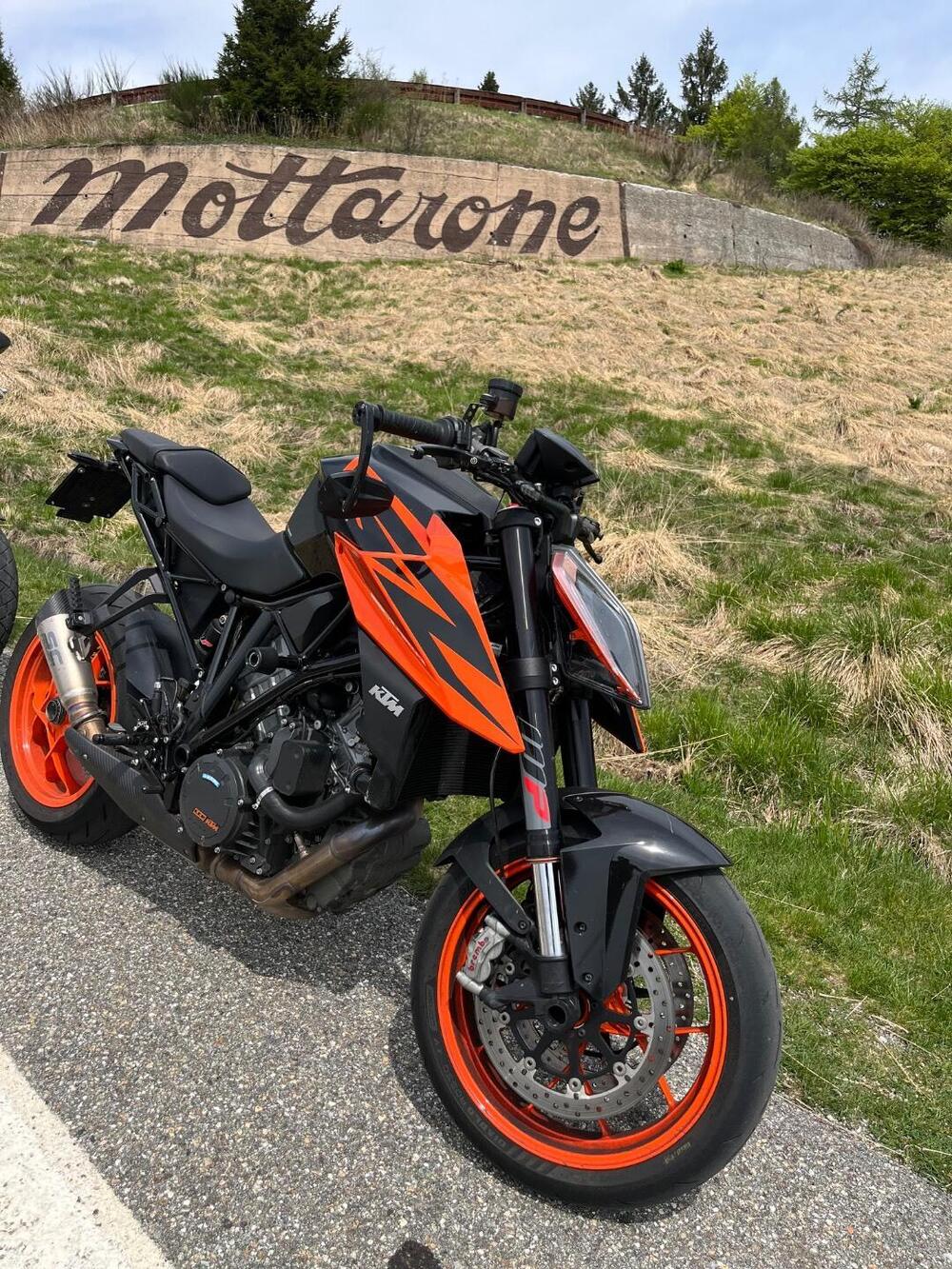 KTM 1290 Super Duke R (2019) (3)