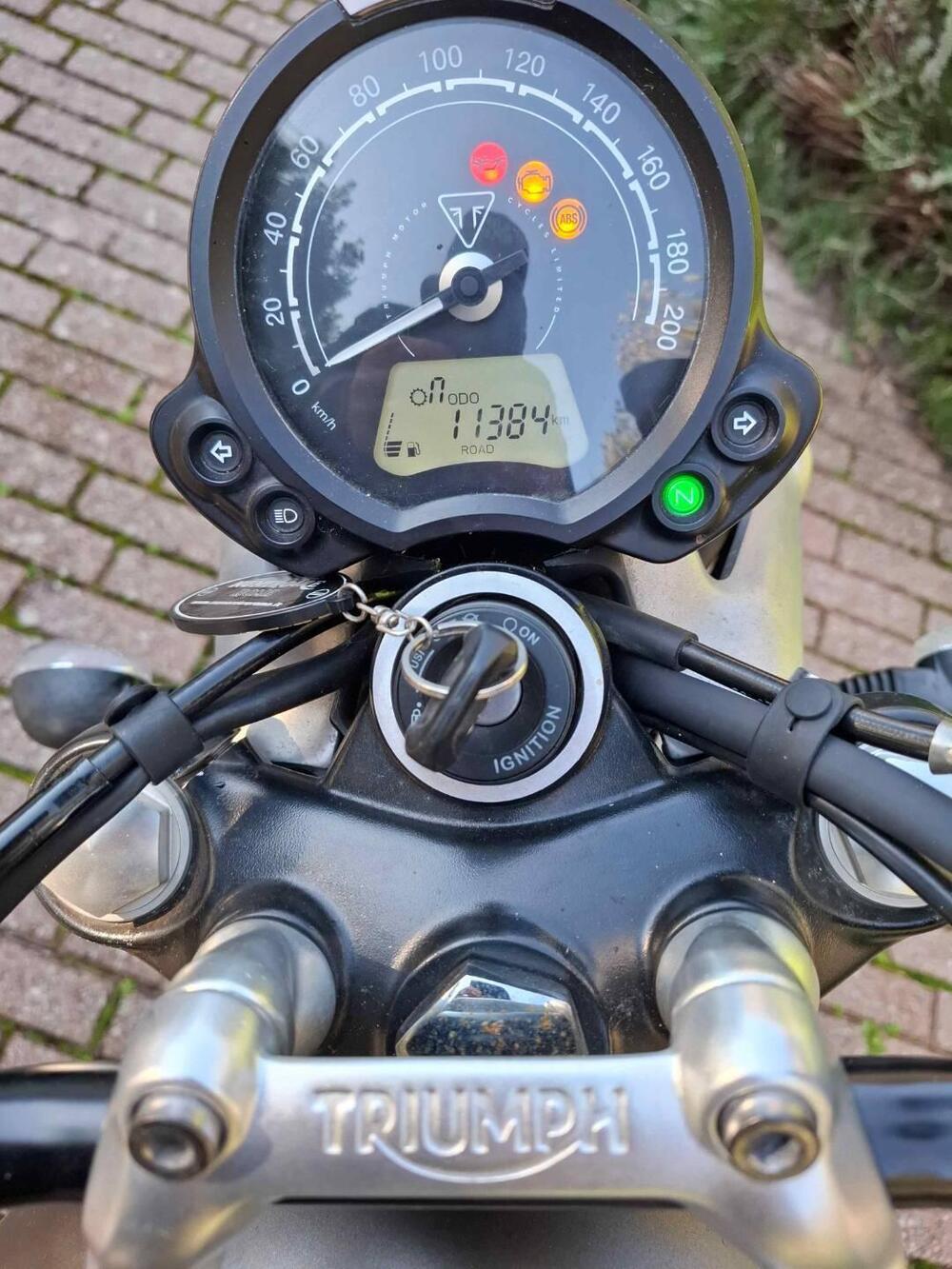 Triumph Street Twin 900 (2019 - 20) (4)