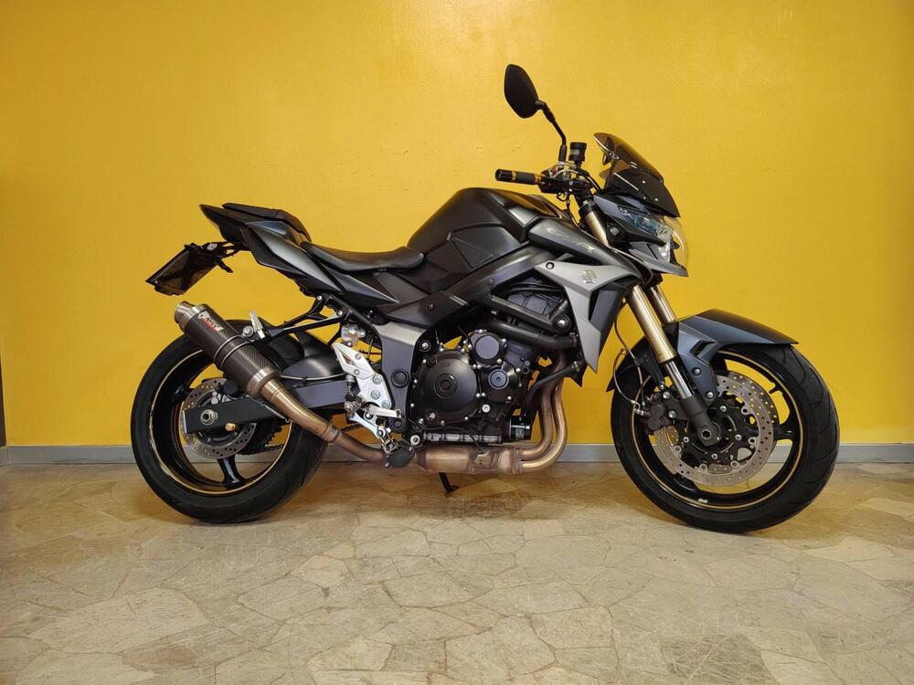 Suzuki GSR 750 (2010 - 15) (3)