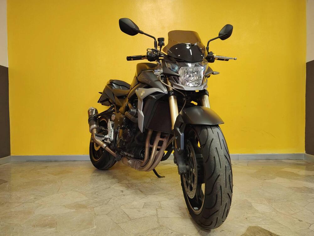 Suzuki GSR 750 (2010 - 15) (2)