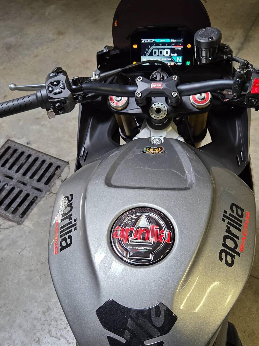 Aprilia Tuono V4 (2021 - 24) (4)