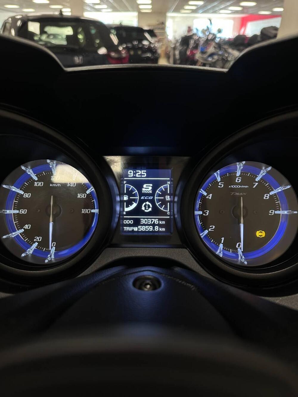 Yamaha T-Max 560 (2020 - 21) (3)