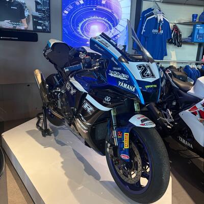 Yamaha YZF R1 (2020 - 25) usata