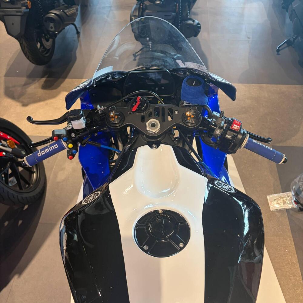 Yamaha YZF R1 (2020 - 25) (6)