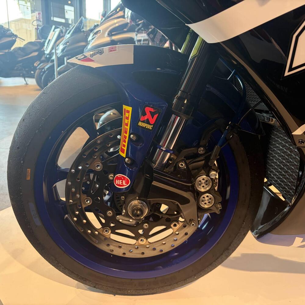 Yamaha YZF R1 (2020 - 25) (10)