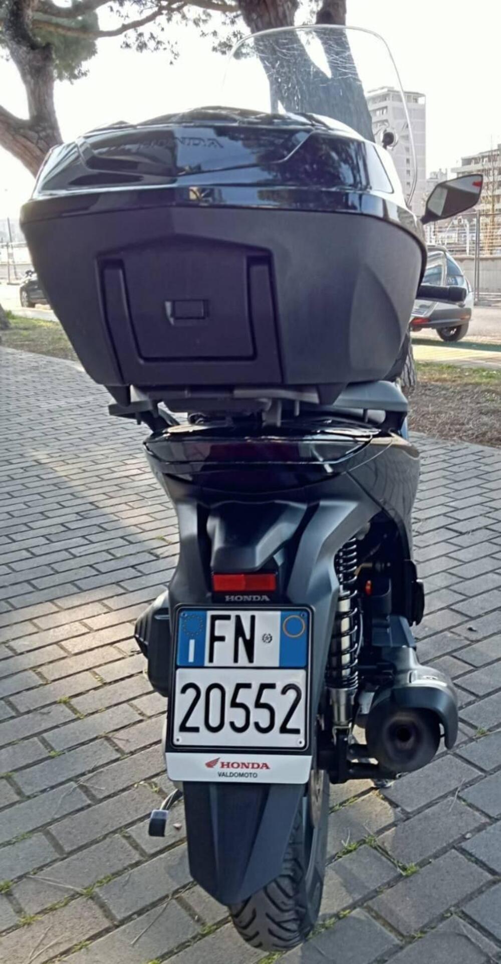 Honda SH 150i (2024 - 25) (4)