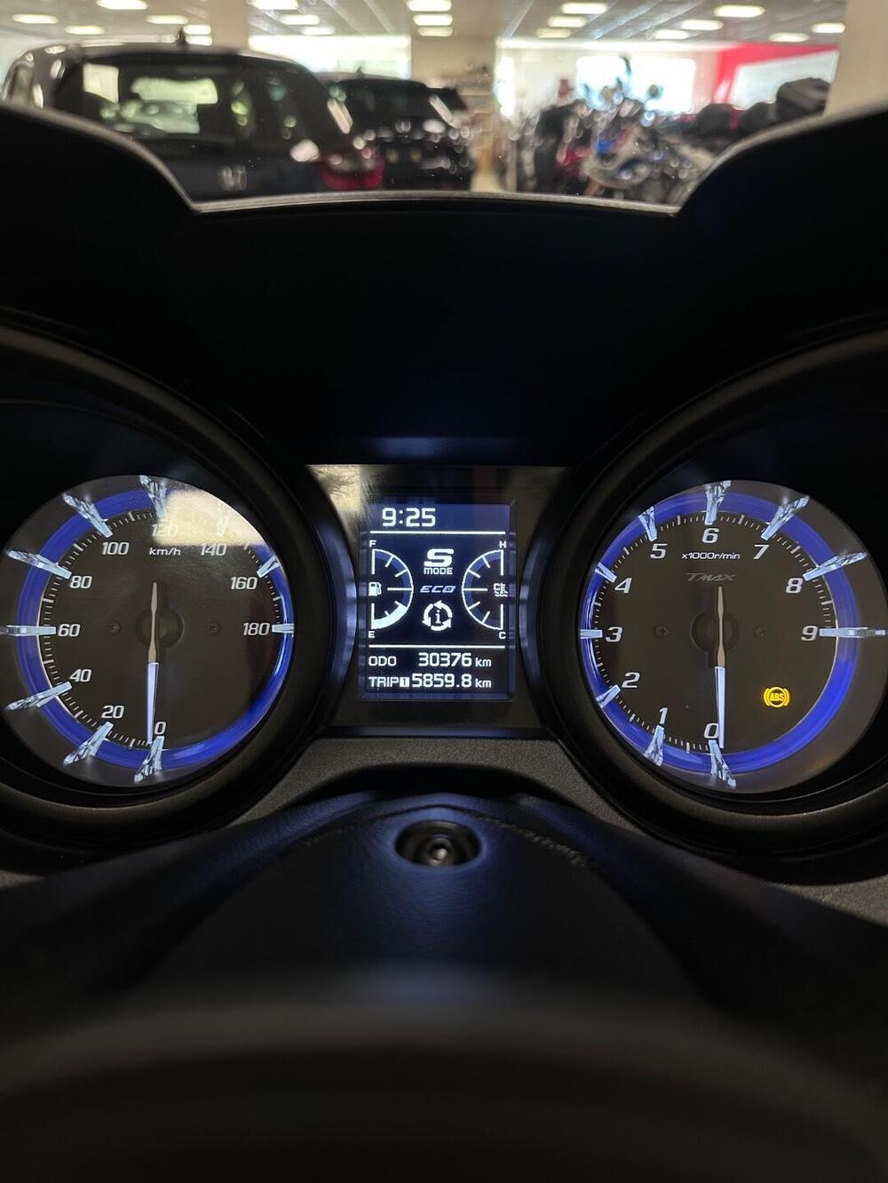 Yamaha T-Max 560 (2020 - 21) (3)