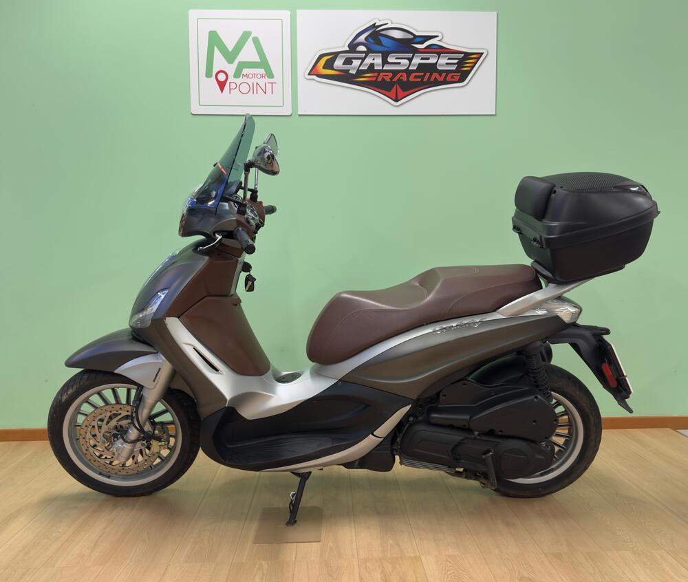 Piaggio Beverly 300 i.e. ABS-ASR (2016 - 20) (2)