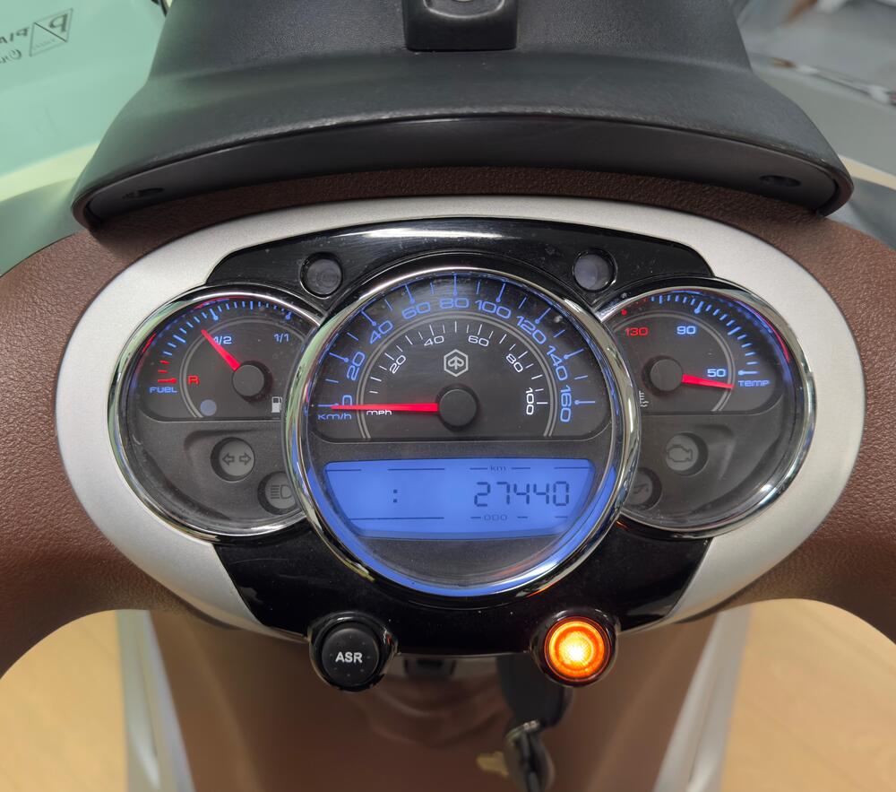 Piaggio Beverly 300 i.e. ABS-ASR (2016 - 20) (7)