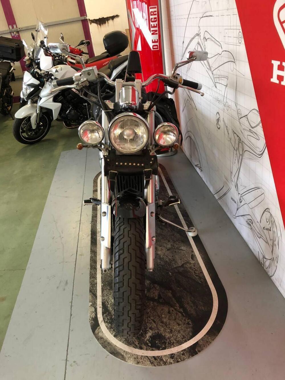 Suzuki Marauder VZ 800 (5)