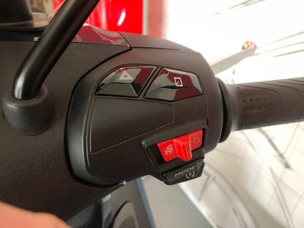 Piaggio Beverly 400 ABS-ASR (2021 - 24) (4)