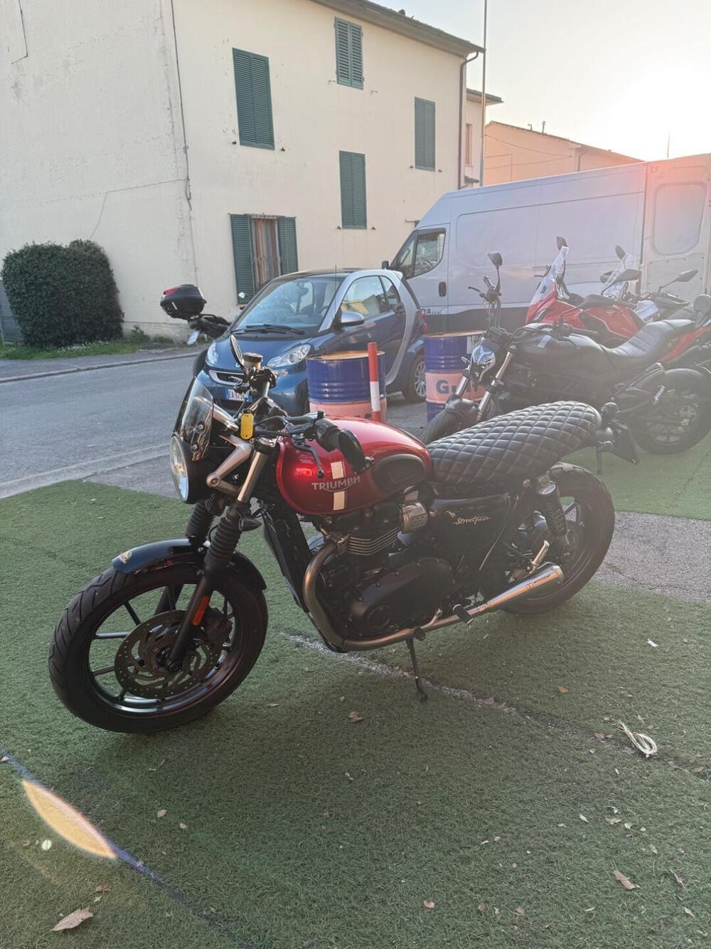 Triumph Street Twin 900 (2016) (2)