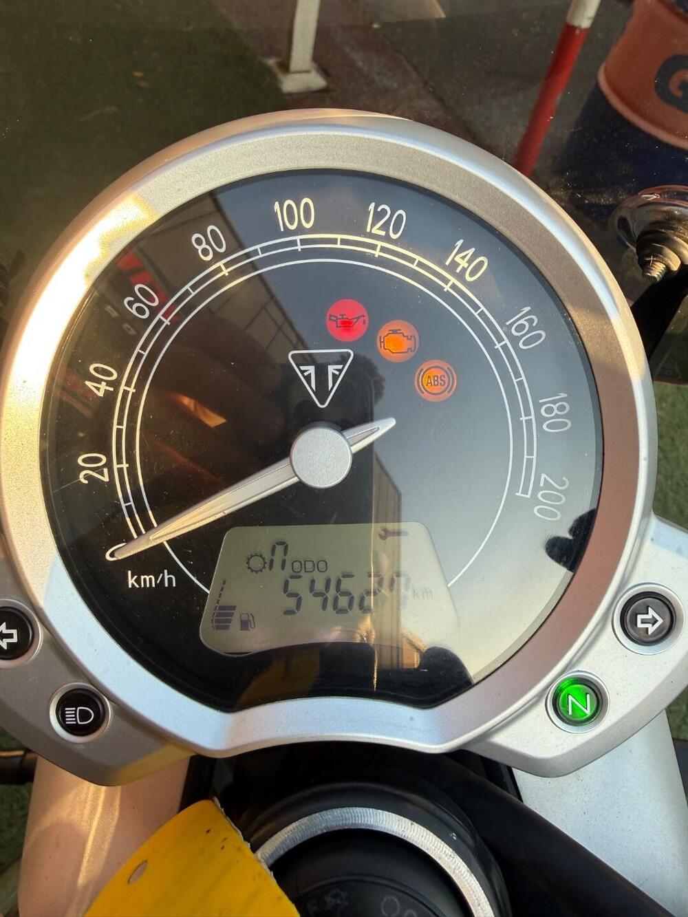 Triumph Street Twin 900 (2016) (5)