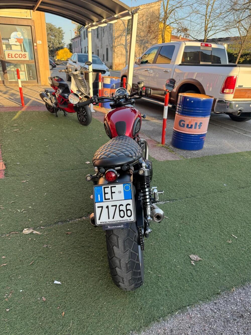 Triumph Street Twin 900 (2016) (7)