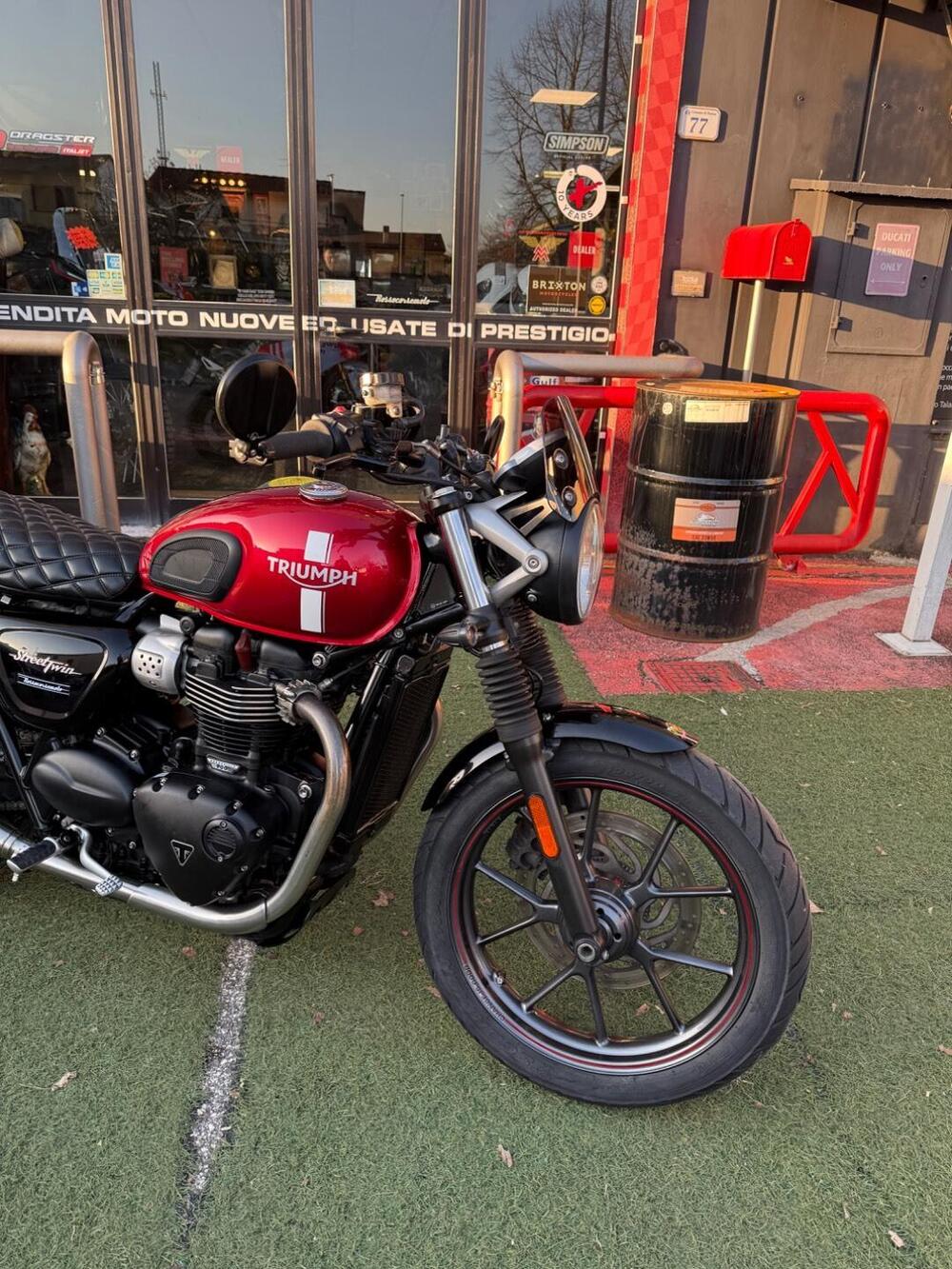 Triumph Street Twin 900 (2016) (8)