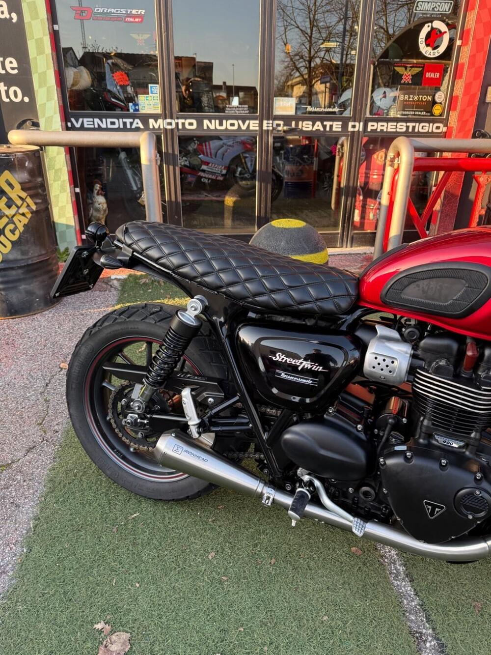 Triumph Street Twin 900 (2016) (9)