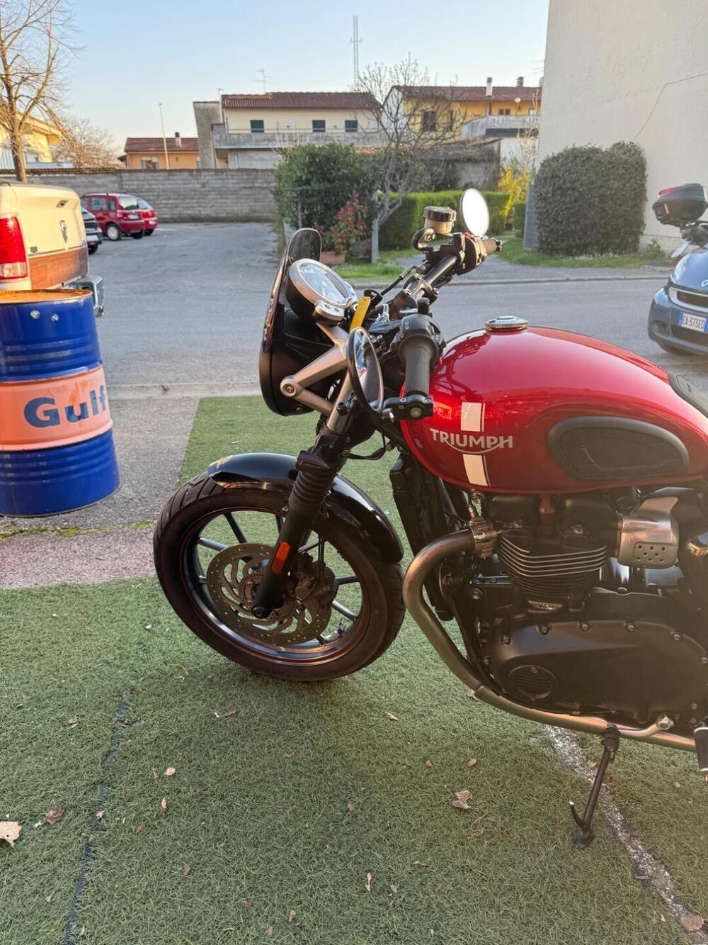 Triumph Street Twin 900 (2016) (11)
