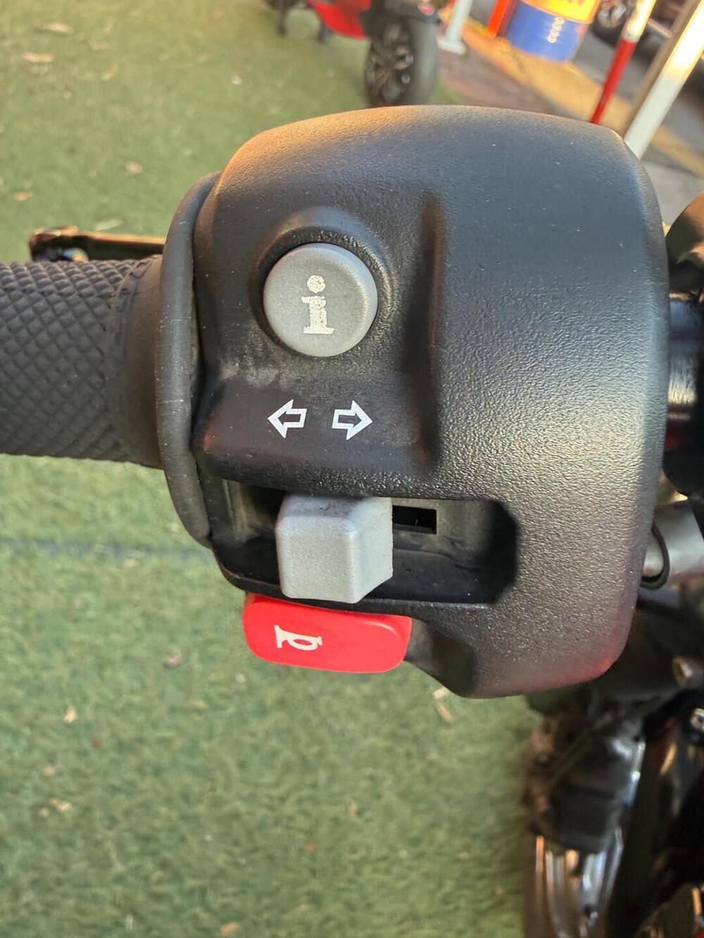 Triumph Street Twin 900 (2016) (17)