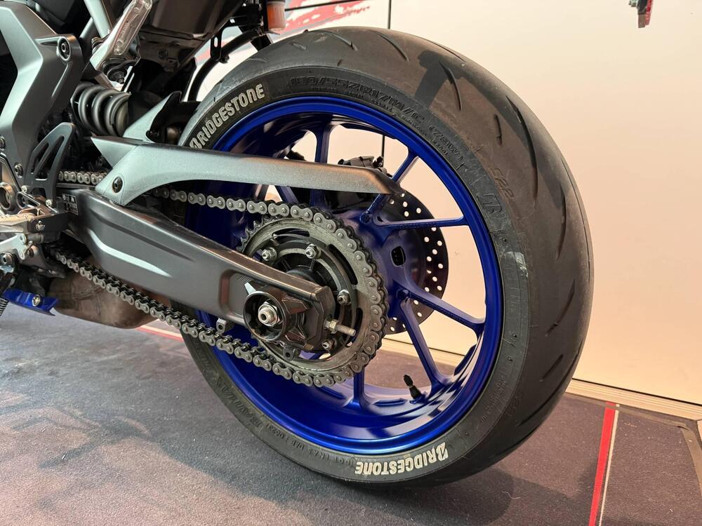 Yamaha YZF R7 (2021 - 25) (10)