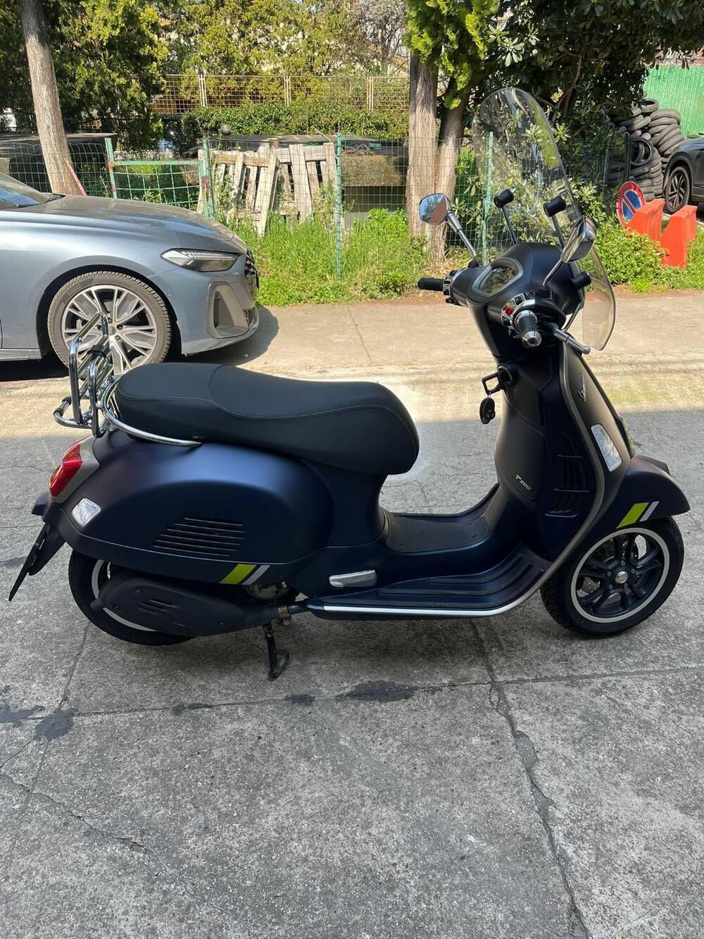 Vespa GTS 300 Super Tech (2023 - 24) (2)