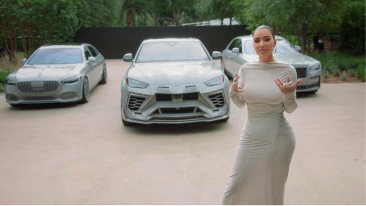 Kim Kardashian e il suo garage da sogno: tutte le supercar della collezione, dal Cybertruck alla Maybach