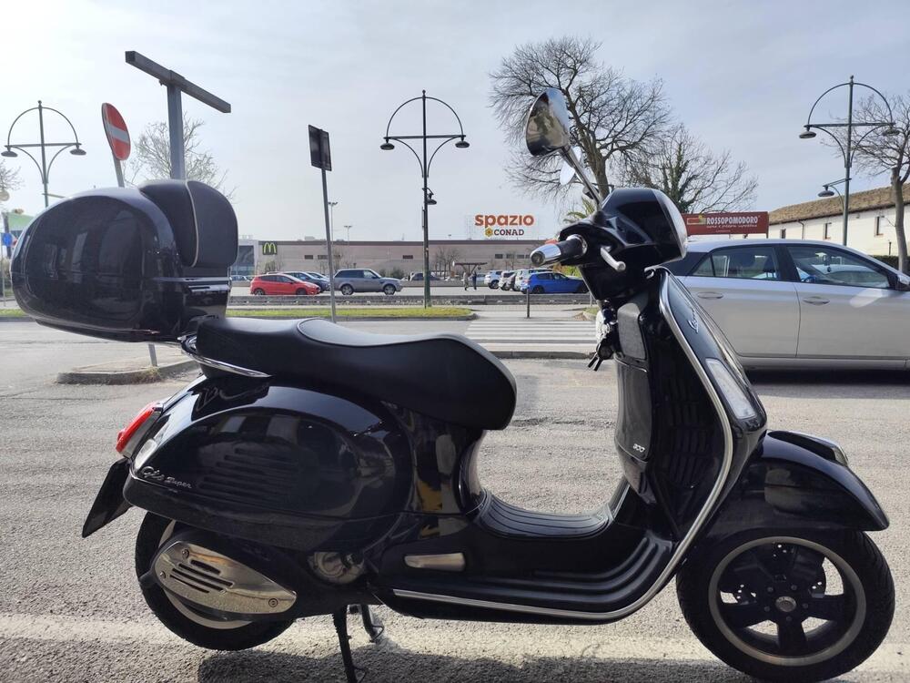 Vespa GTS 300 Super (2017 - 18) (2)