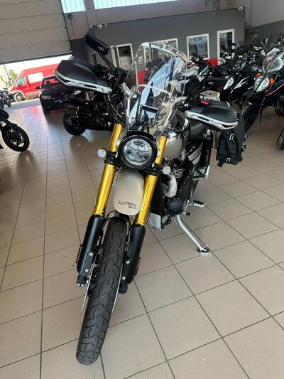 Triumph Scrambler 1200 XE Chrome Edition (2023) usata